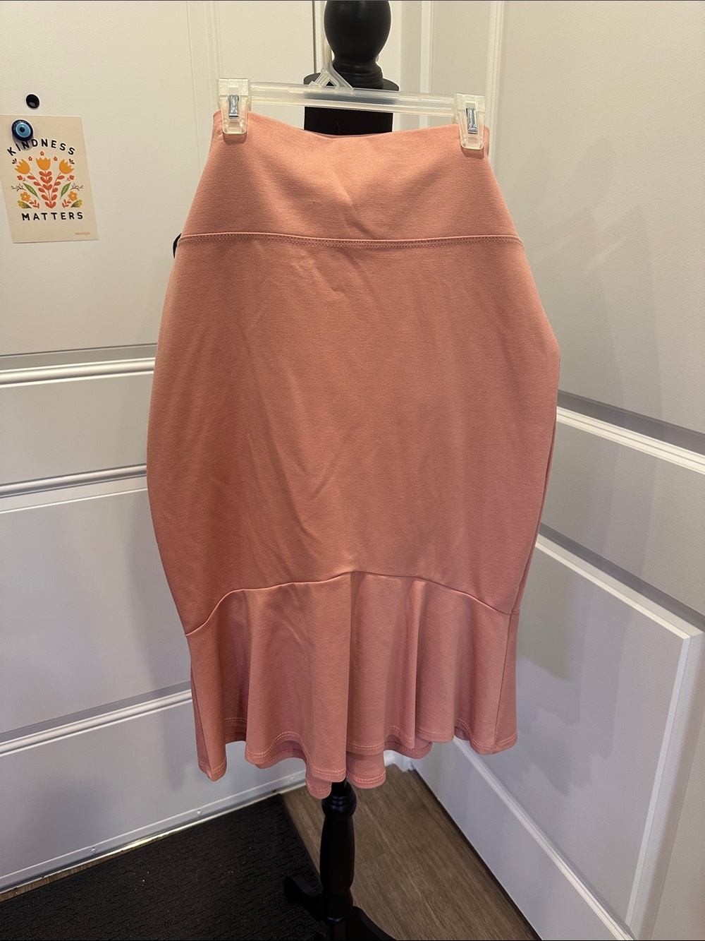 Hybrid & company Rose Pink Midi Flared Hem Skirt